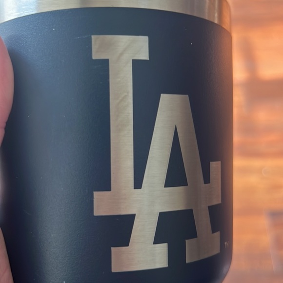 New LA dodgers yeti missing lid, small blemish - Picture 3 of 3